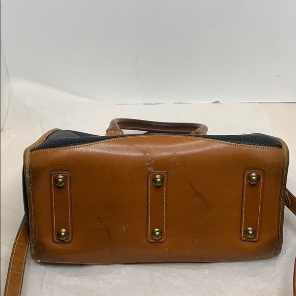 Dooney and Bourke classic leather Satchel - Picture 5 of 10